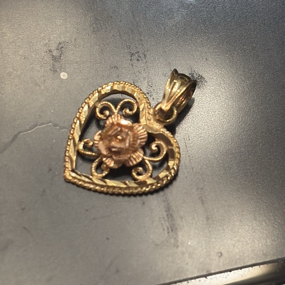 14k Yellow Rose Gold Heart Flower Small Necklace Pendant - Picture 4 of 4